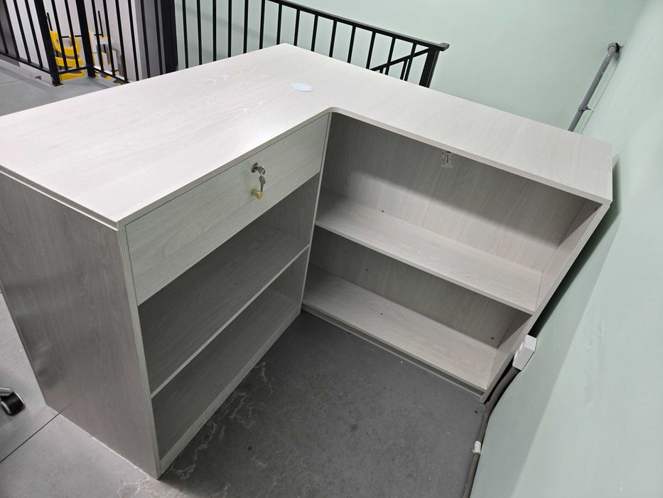 Стол для магазина