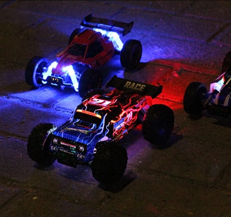 Радиоуправляемая машинка с подсветкой и паром