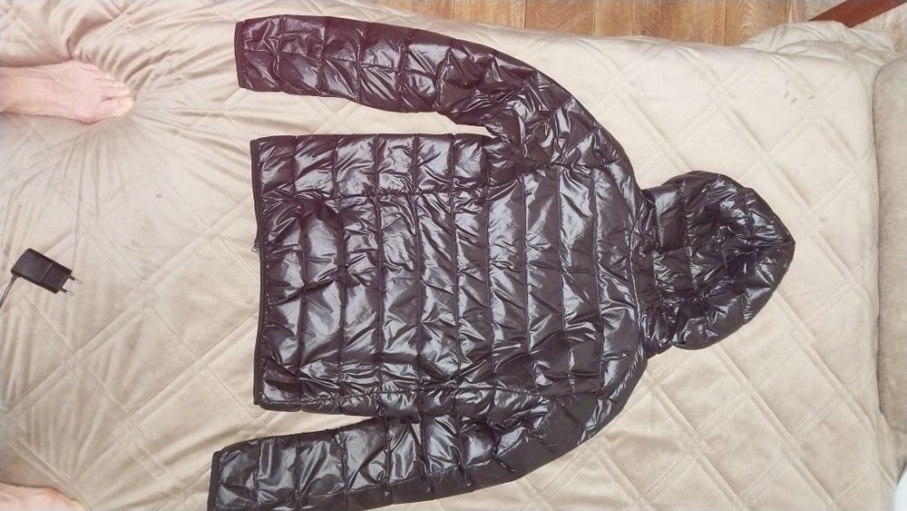 Продаётся лёгкая  куртка с наполнителем