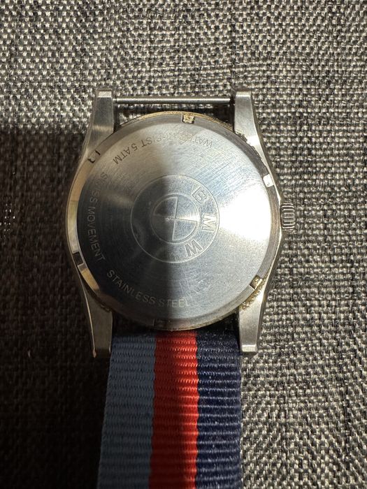 Часовник БМВ М Карбон.