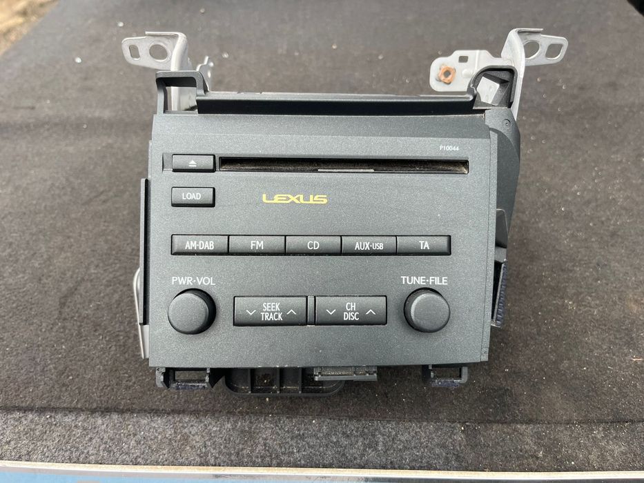 Lexus CT200H Батерия броня фарове  стопове километраж дисплей радио CD