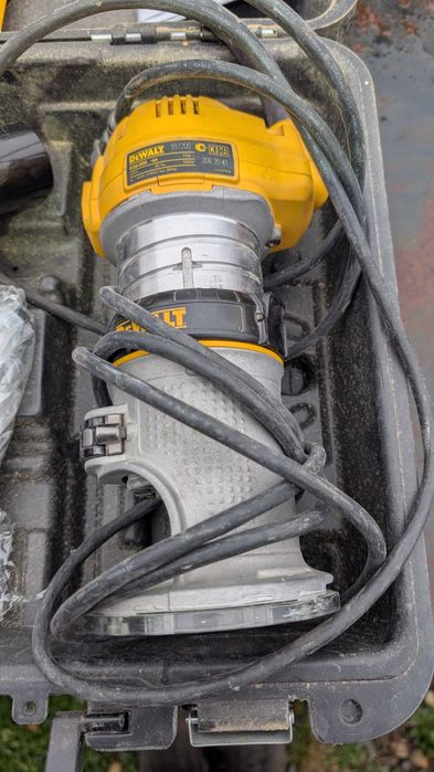 DeWalt D26200-QS Masina de frezat verticala