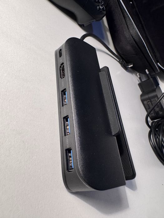 Steam Deck OLED 1TB – Отлично състояние + аксесоари
