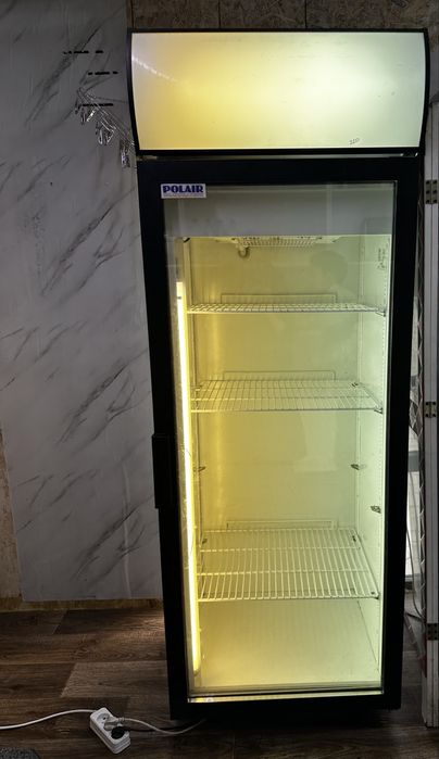 Продам срочно витрина