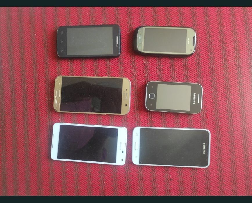 Telefoane pentru piese de schimb, unele sunt funcționale