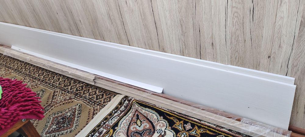 Панели,плинтуса пластиковые.