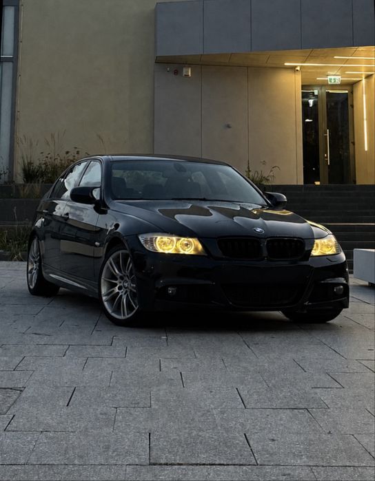 BMW Seria 3 E90 320d lci pachet M interior exterior