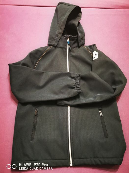 Детско яке на фирмата Playtech, размер 152, почти ново.