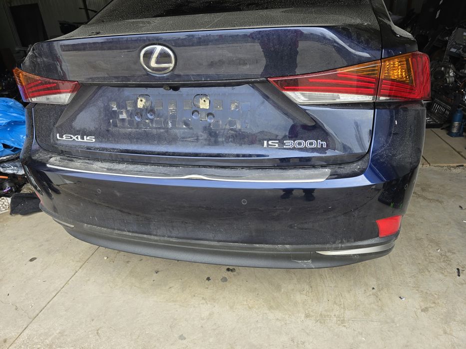 Bara hayon triple lexus is 300h 2020 facelift impecabile