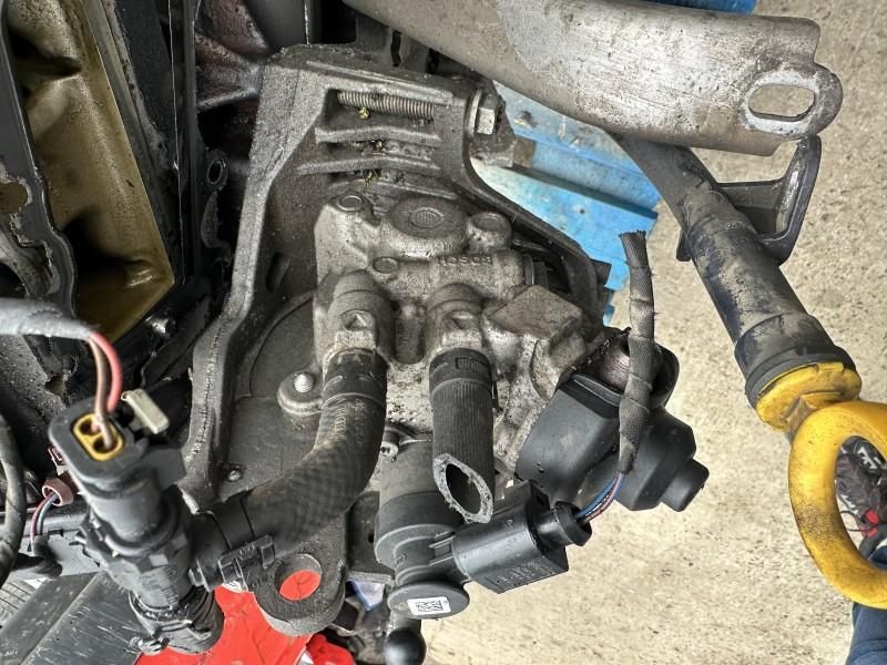 Pompa injectie Volkswagen Passat CC facelift 2.0 tdi CKFC 04L130755D