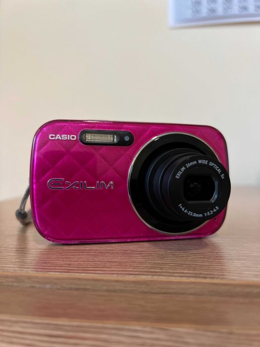 Фотоапарат Casio 16,1Mp ( + подаръци )