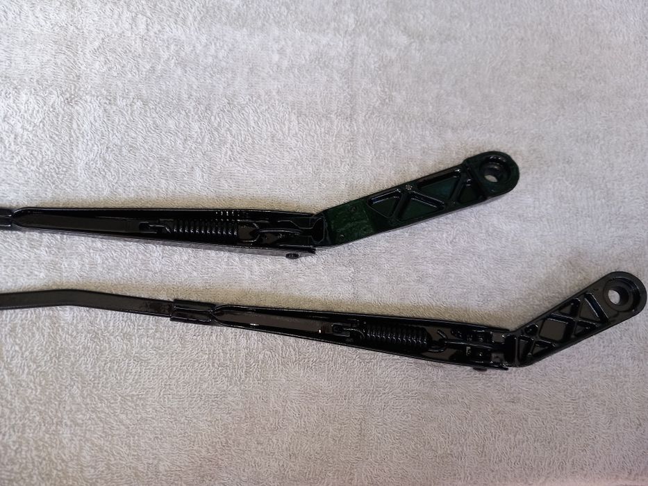 Комплект оригинални предни рамена за чистачки за vw голф 3 венто