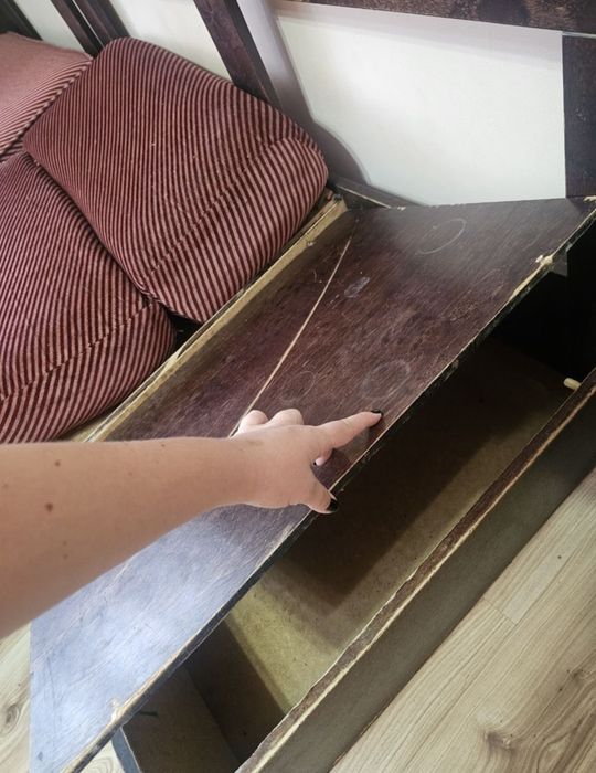 отдам б/у диван за шоколадку