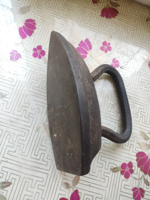 Старинный утюг раритет.