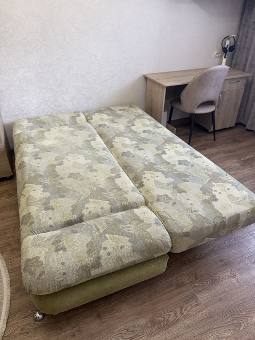 Тахта в среднем состоянии