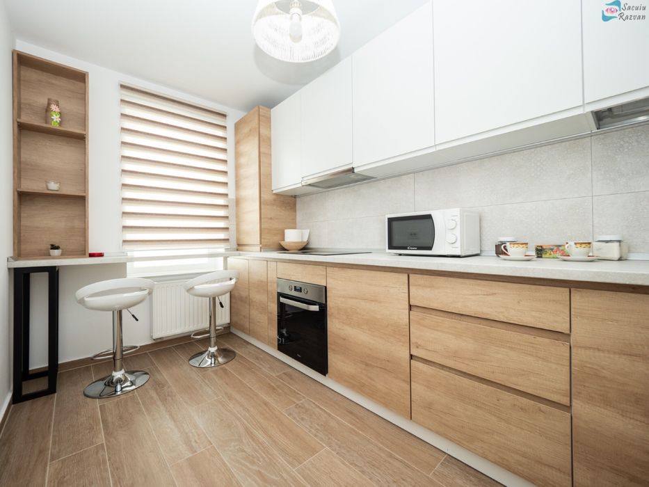 Ava Lounge Lux! Apartament Regim Hotelier Coresi Mall 2 camere