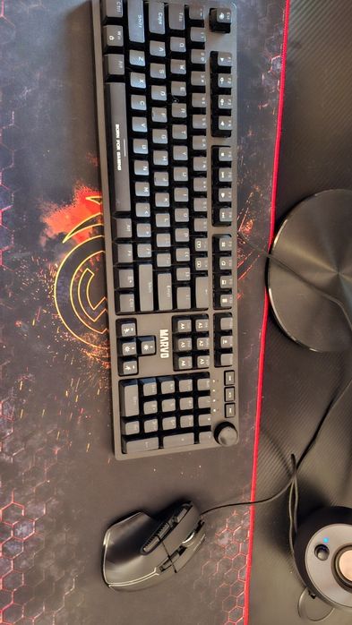 Vând set PC,birou ,monitor si scaun