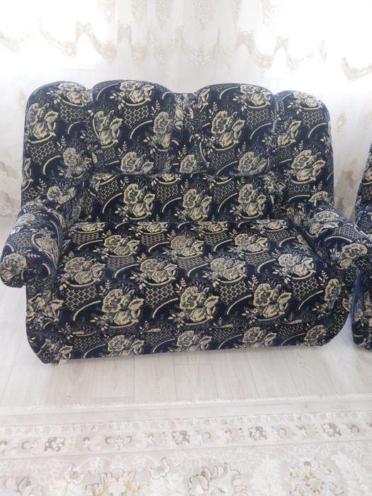 Продам диваны с креслами