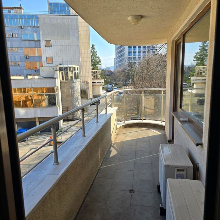 Офис до метро Джеймс Баучер – 2 стаи, южно, ниски разходи + гараж