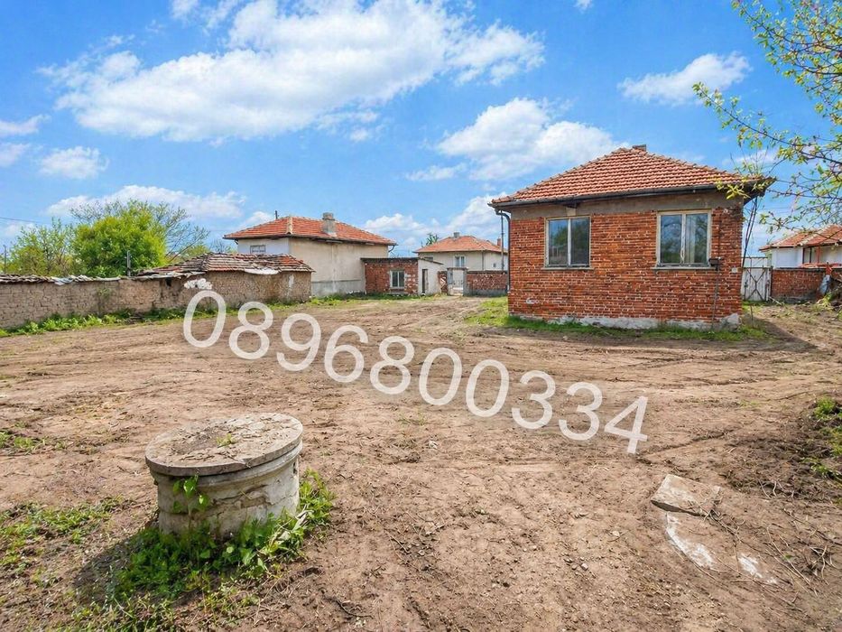 КЪЩА с голям двор и отлична локация в с. Пъдарско, обл. Пловдив