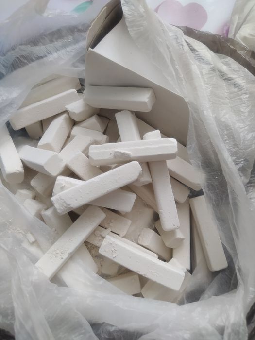 Мел белый. Килограмм тысяча тенге.