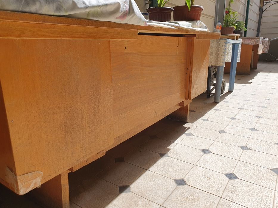 Срочно стол сотилади