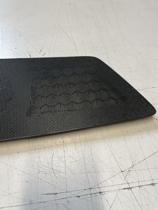 Plasa boxa bord vw passat b8