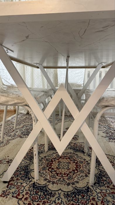 Кухонный стол со стульями