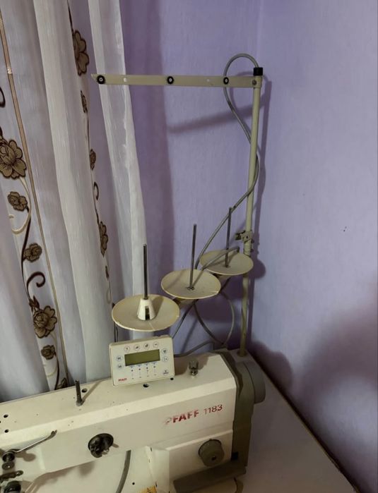 Mașină de cusut industrială PFAFF1183