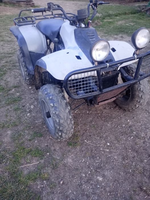 Vând ATV de 300 in stare de funcționare.