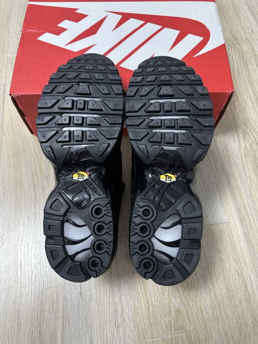 Adidasi Nike Air Max TN Plus Negri Marime 43 Cutie