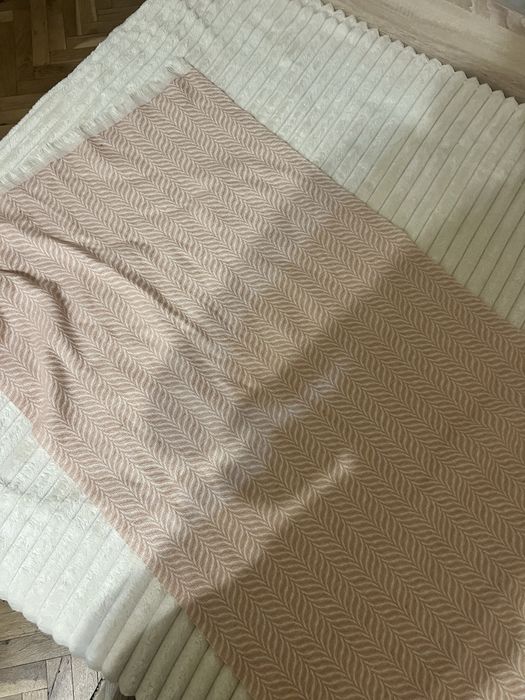 Розов плътен шал