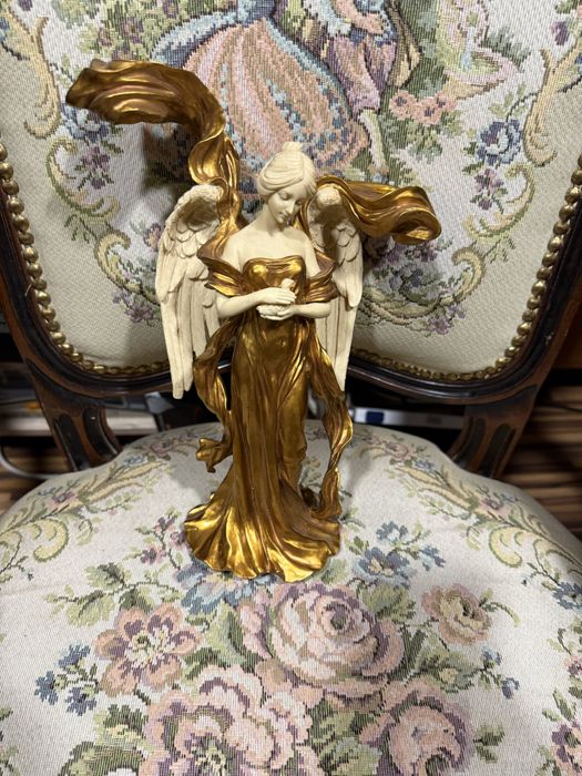 красива статуетка ангел свещник Веронезе