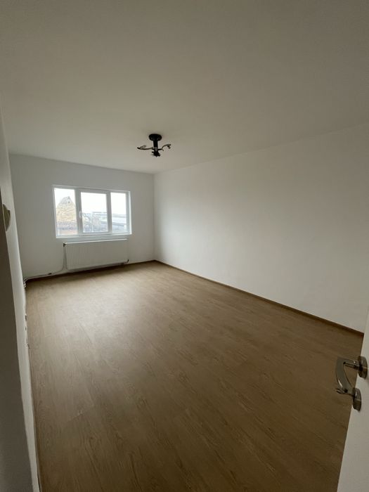 De vanzare- Apartament 3 camere, etaj 3, zona Ariesului