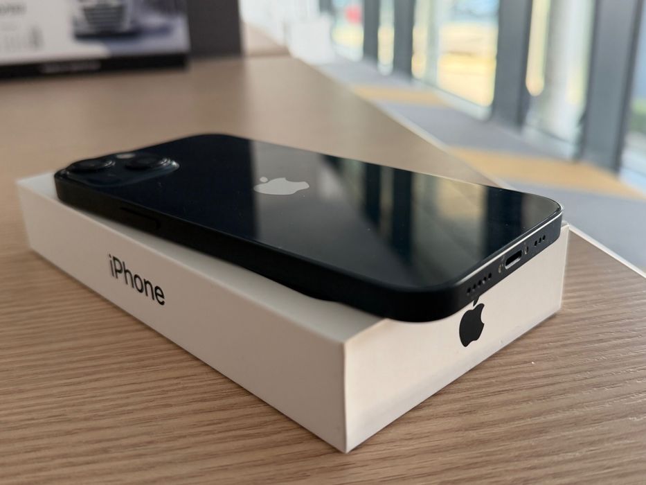 Apple iPhone 13 – 128GB – Midnight (Черен)
