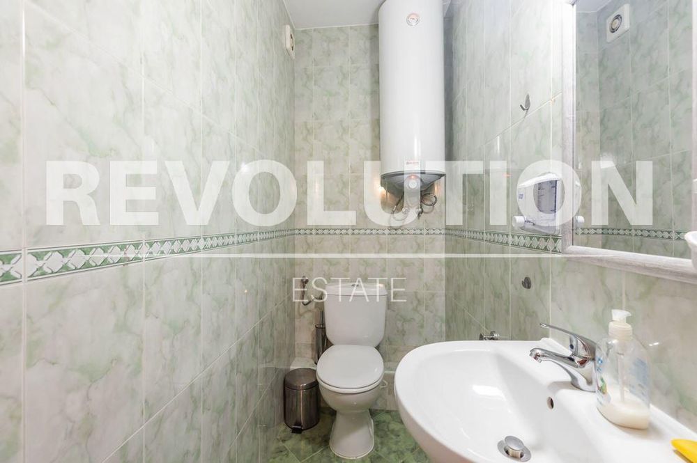 Четиристаен апартамент в района на Общината!