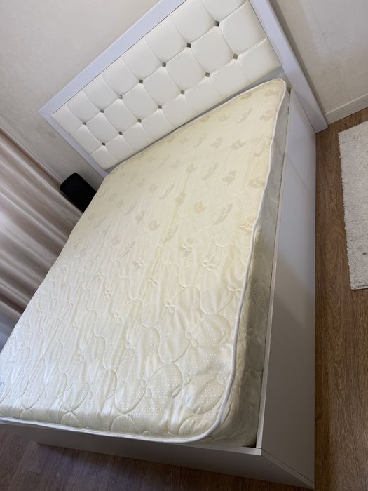 Продам кровать в отличном состоянии размер 180*205
