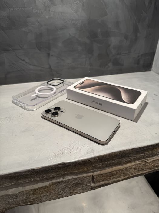 КАТО ЧИСТО НОВ Iphone 15 Pro Max + подарък