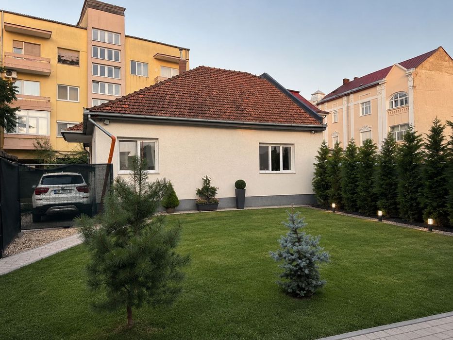 Casă ultracentrală în Satu Mare – curte proprie