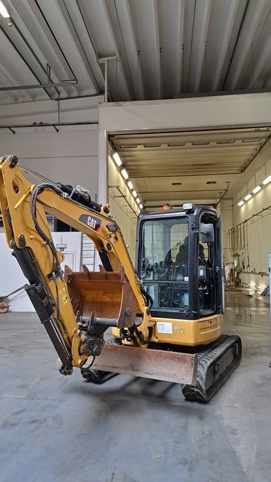 Închiriez Excavator - buldoexcavator - bobcat- camion 8x4