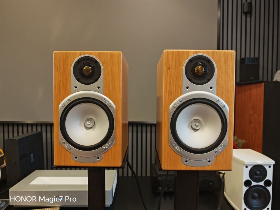 Boxe raft Monitor audio Silver RS1 made în England