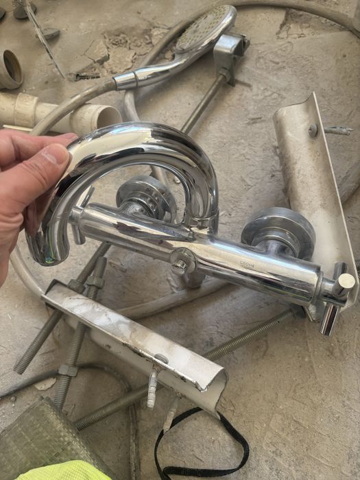 Угловая ванна со смесителем grohe