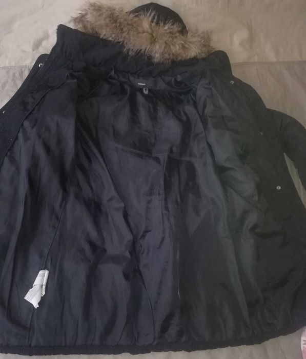 Дълго яке със сваляща качулка на Mango