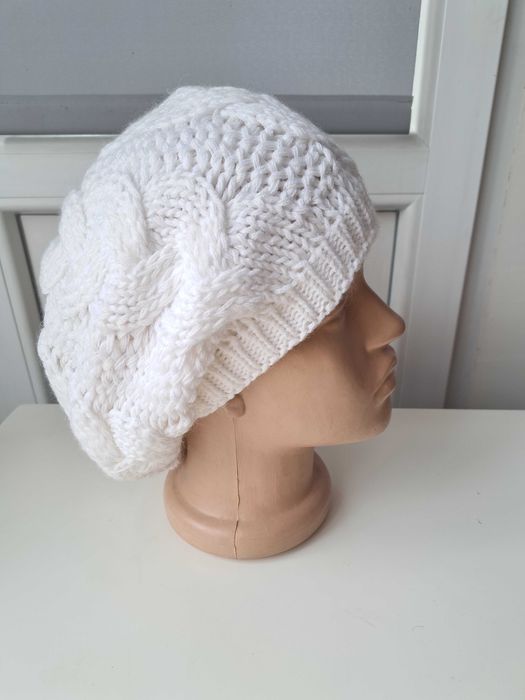 Нова пухкава дамска шапка