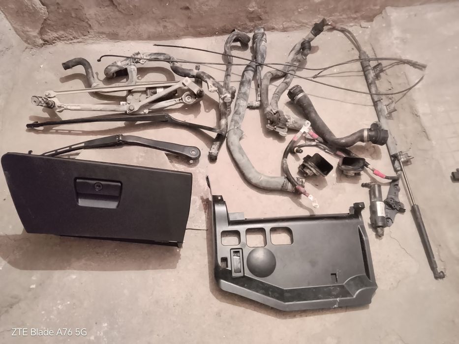 Чистачки за БМВ е90 и други части и модули