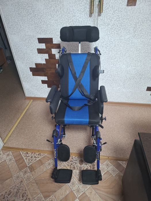 Продам детскую инвалидную коляску.