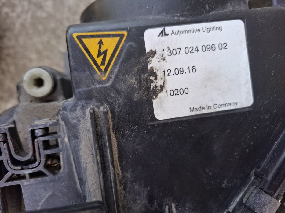 Vand far audi a4 b8 cu bixenon