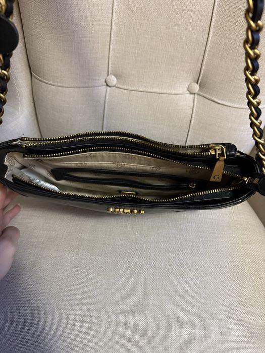 Черна чанта GUESS