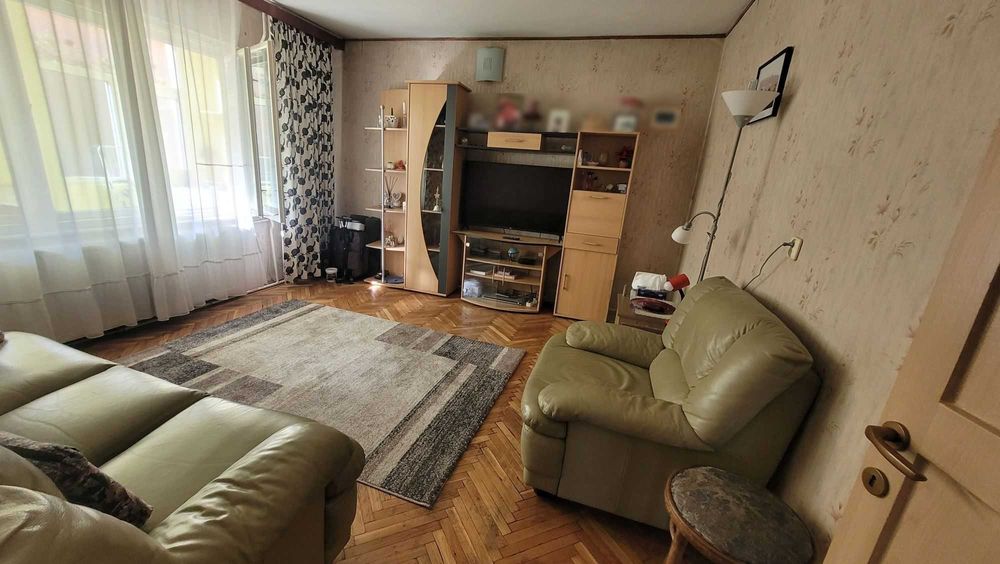 Casa 5 camere, bucatarie, 2 bai, garaj, cartier Vasea - Medias