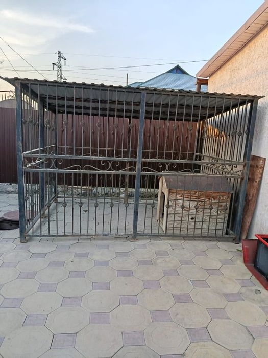 Продается Вольер- Клетка металлическая кованная, с конурой-будкой